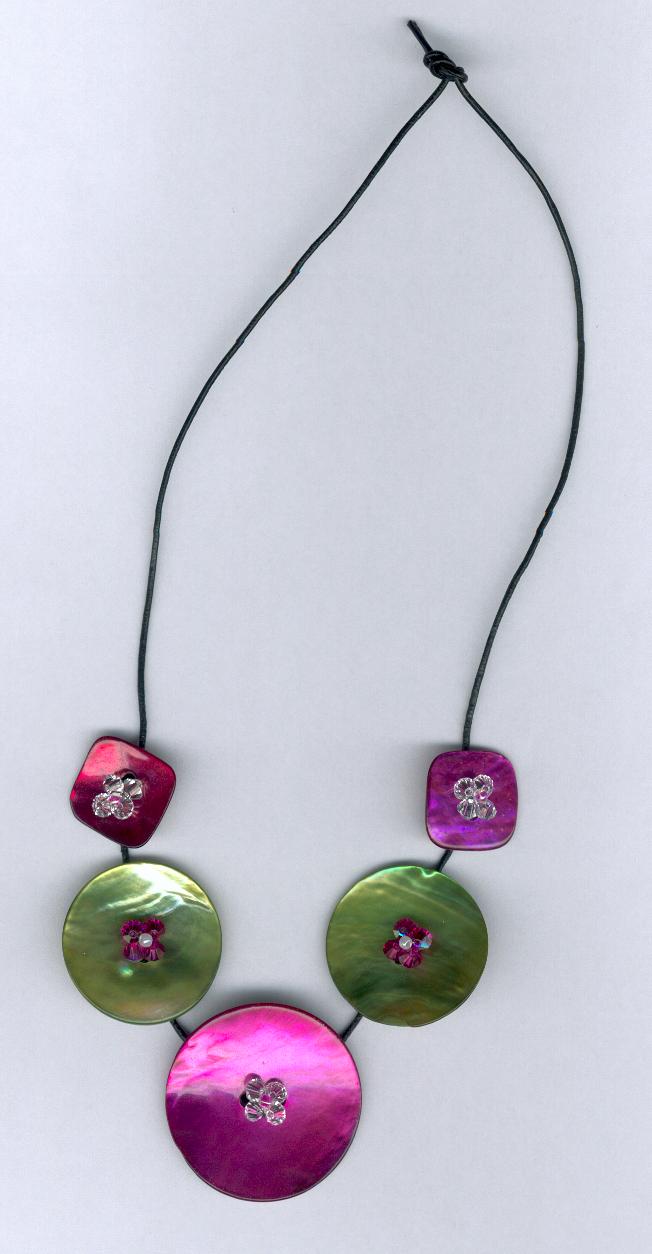 collier artisanal nacre et perles swarowsky