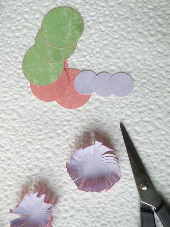 tutoriel loisirs créatifs fleur en papier artichaut